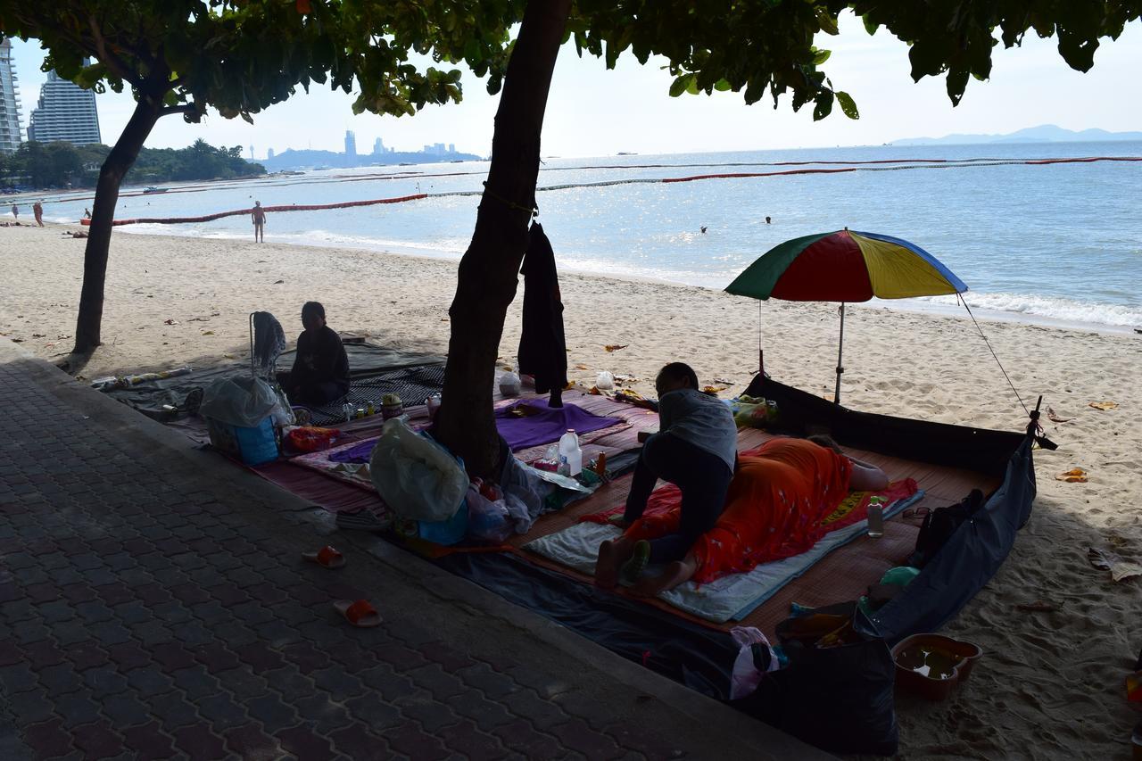 Sea View Apartment In Pattaya Exterior photo